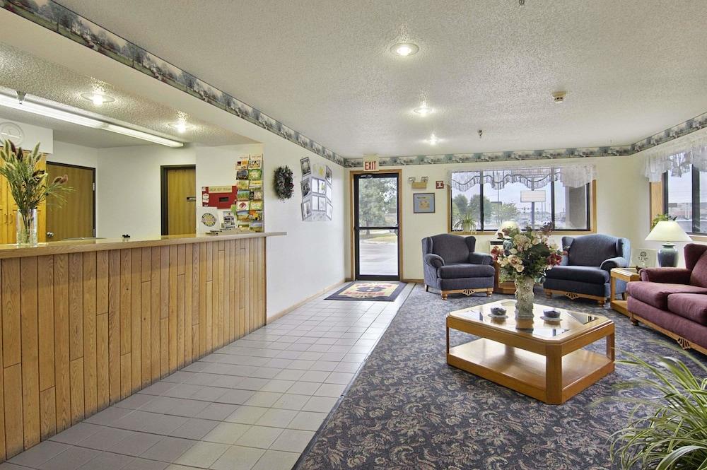 Super 8 By Wyndham Ankeny/Des Moines Area Hotel Bagian luar foto