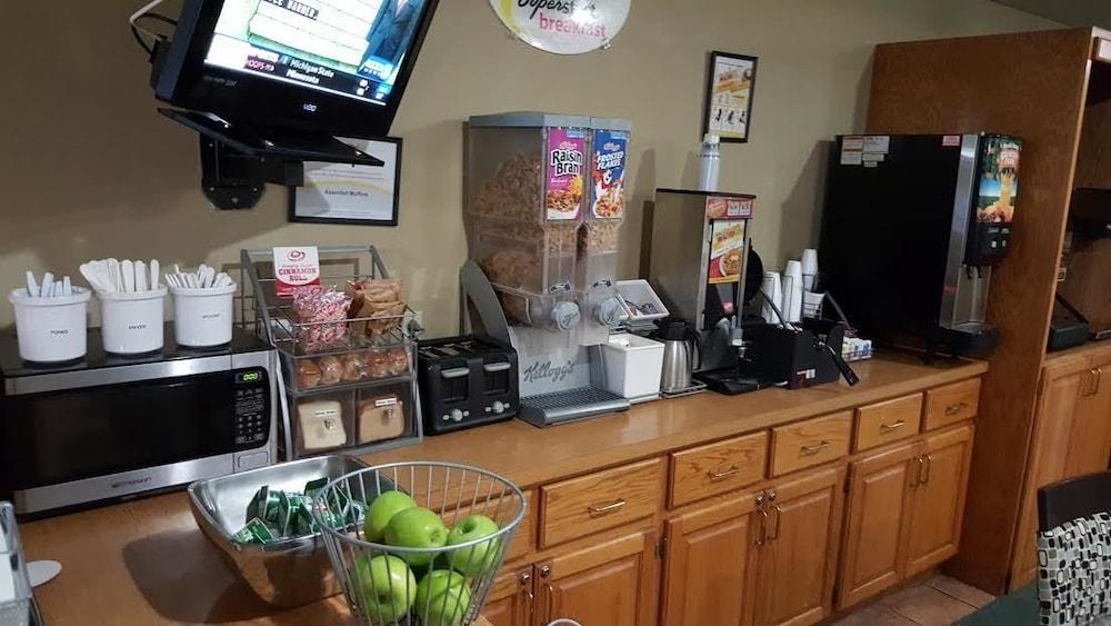 Super 8 By Wyndham Ankeny/Des Moines Area Hotel Bagian luar foto