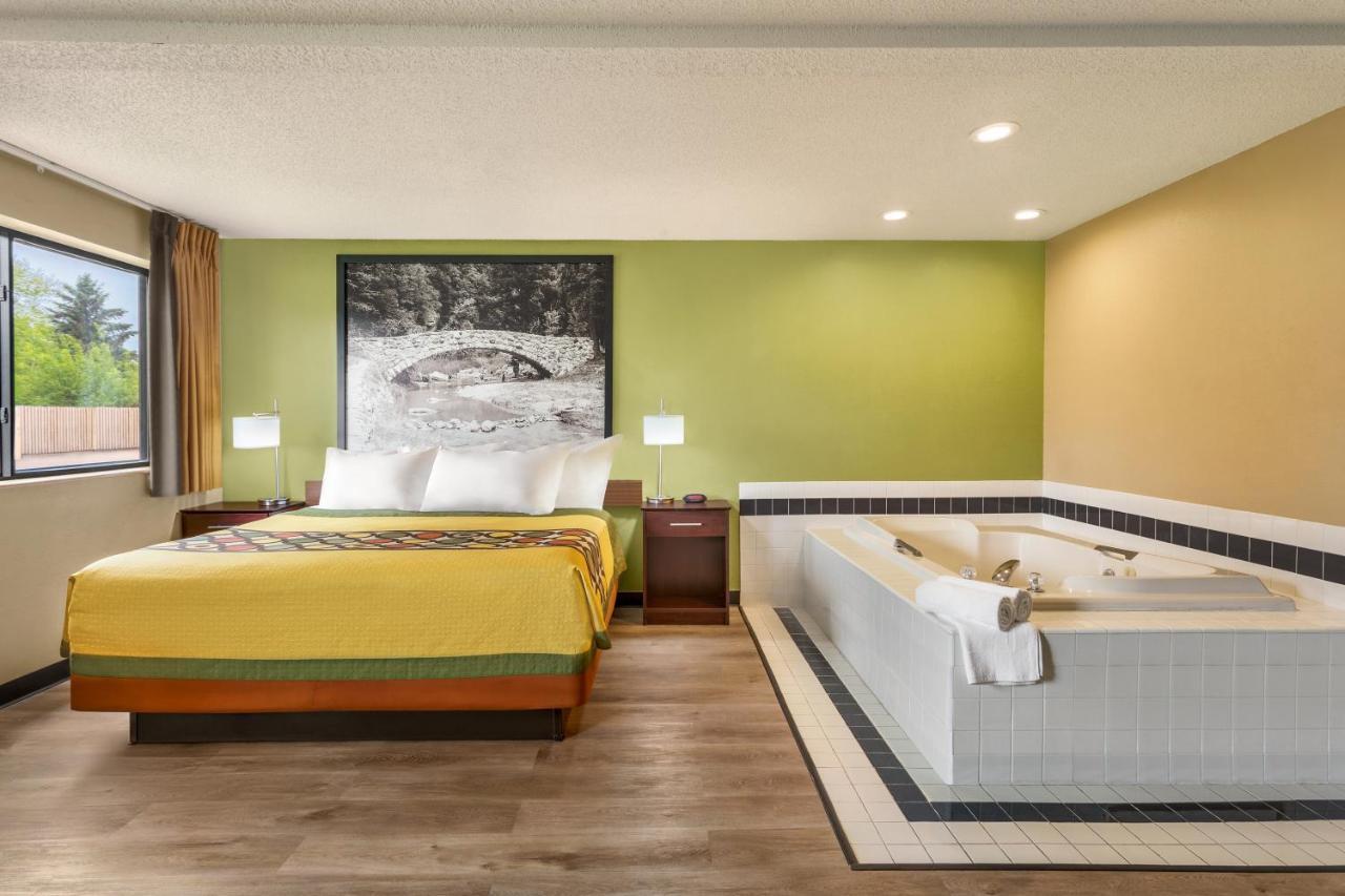 Super 8 By Wyndham Ankeny/Des Moines Area Hotel Bagian luar foto