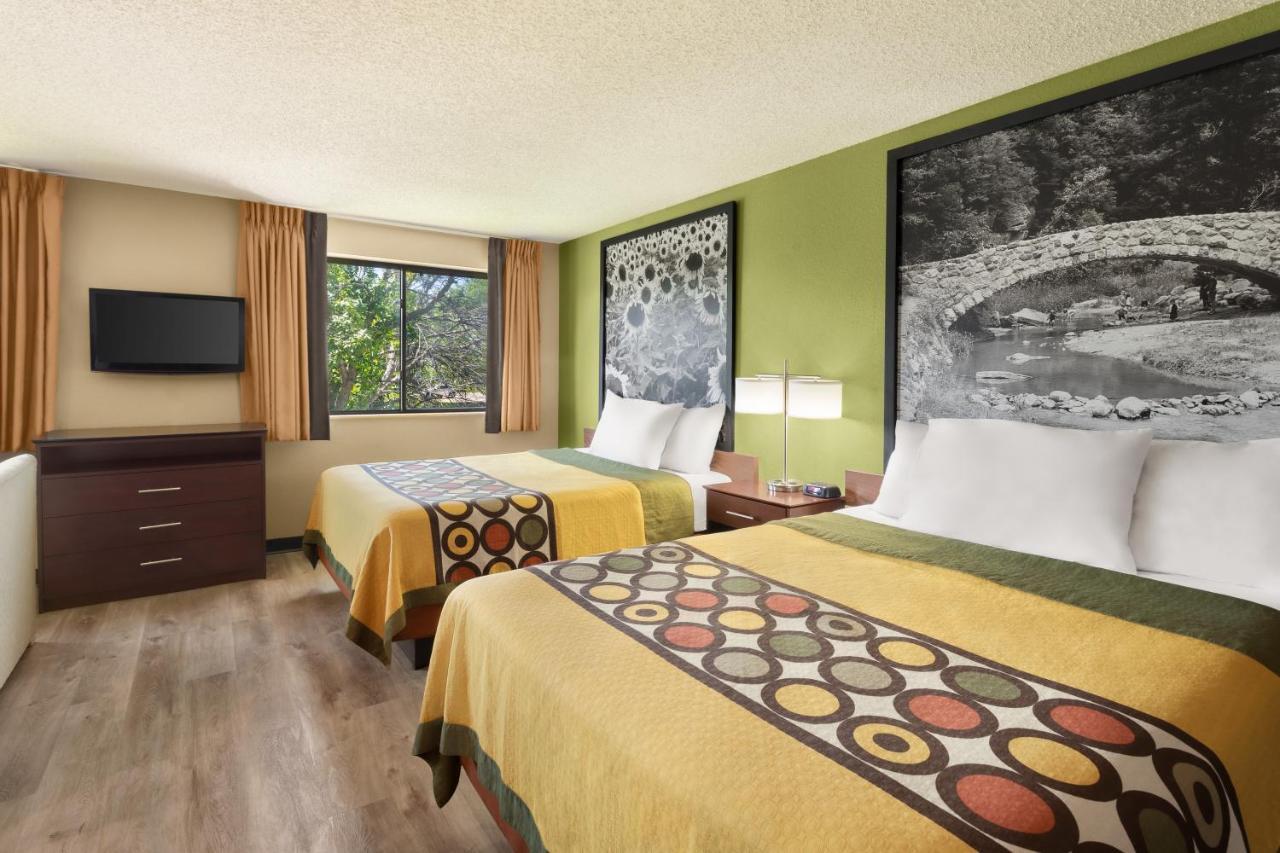 Super 8 By Wyndham Ankeny/Des Moines Area Hotel Bagian luar foto