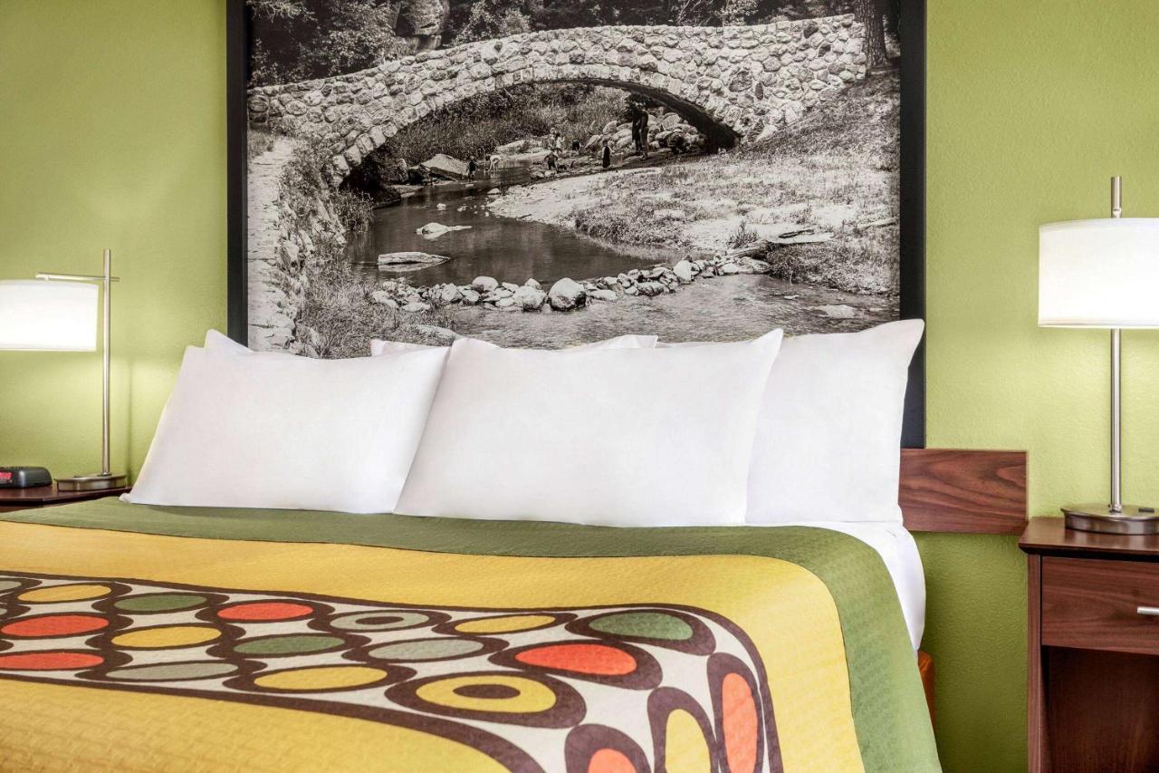 Super 8 By Wyndham Ankeny/Des Moines Area Hotel Bagian luar foto