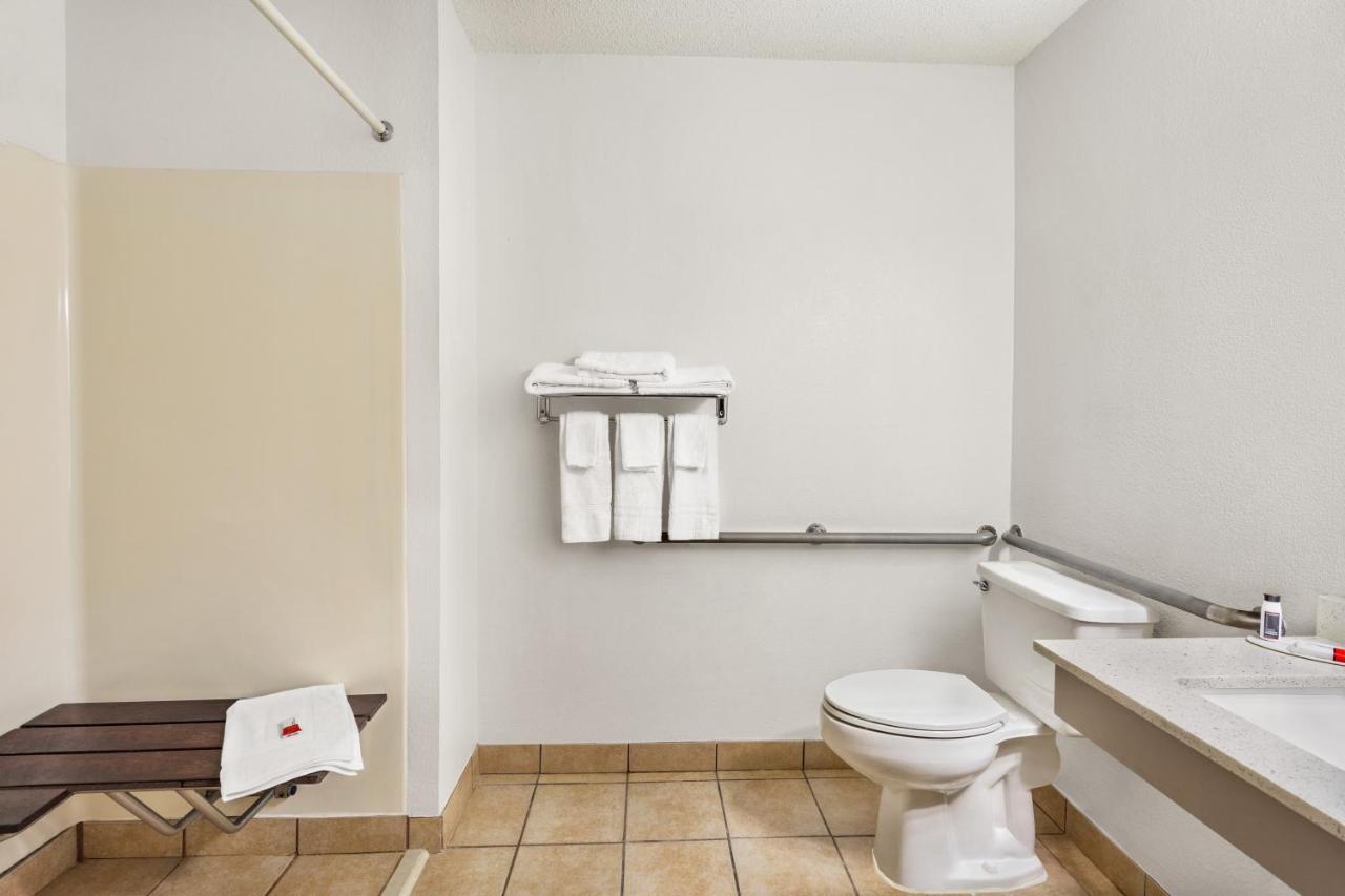 Super 8 By Wyndham Ankeny/Des Moines Area Hotel Bagian luar foto