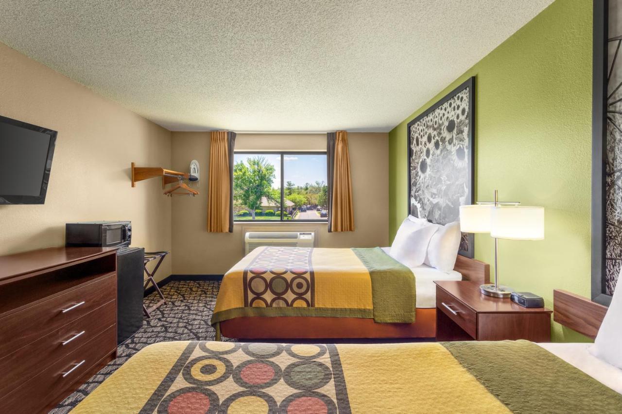 Super 8 By Wyndham Ankeny/Des Moines Area Hotel Bagian luar foto