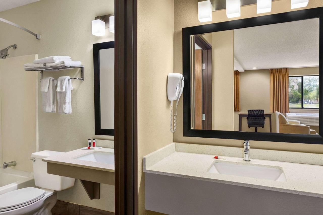 Super 8 By Wyndham Ankeny/Des Moines Area Hotel Bagian luar foto