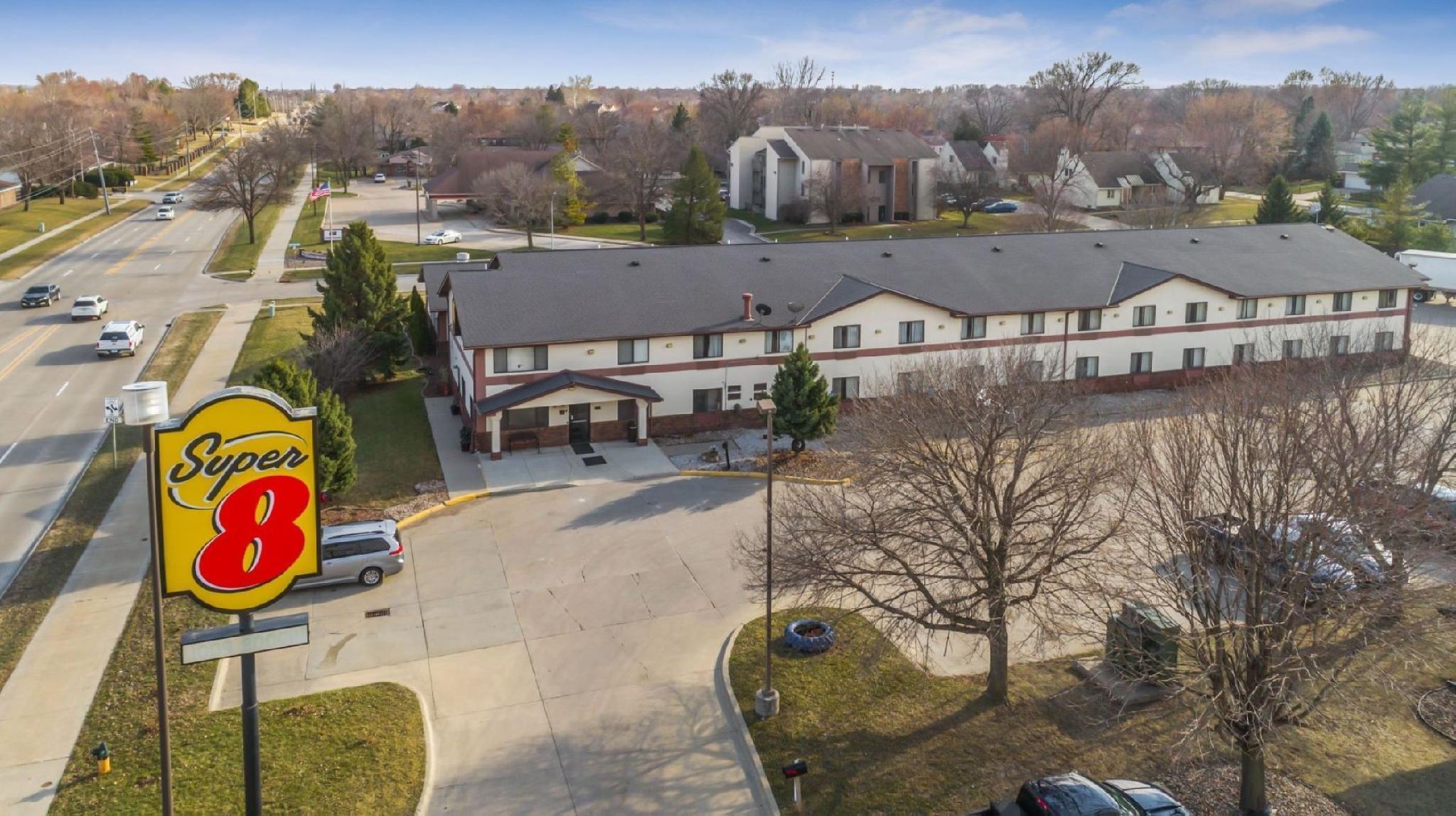Super 8 By Wyndham Ankeny/Des Moines Area Hotel Bagian luar foto