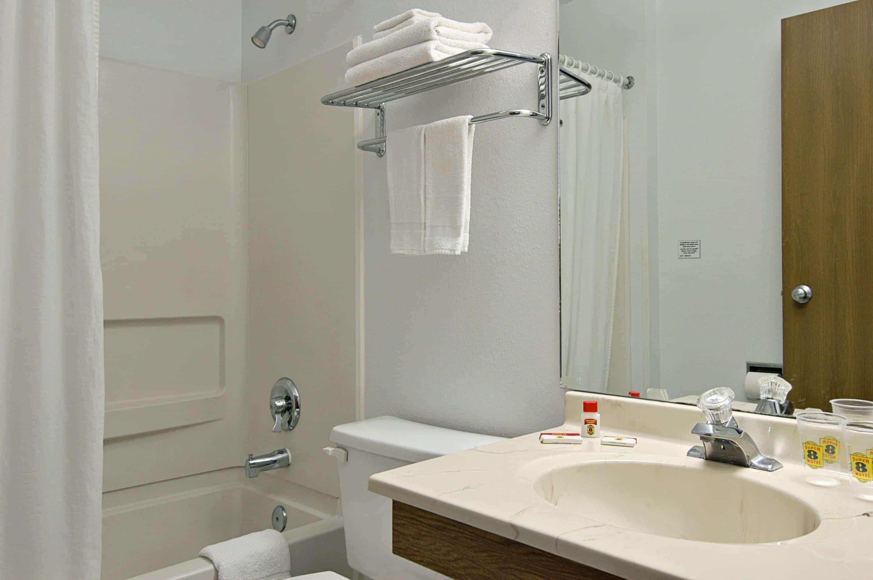 Super 8 By Wyndham Ankeny/Des Moines Area Hotel Bagian luar foto