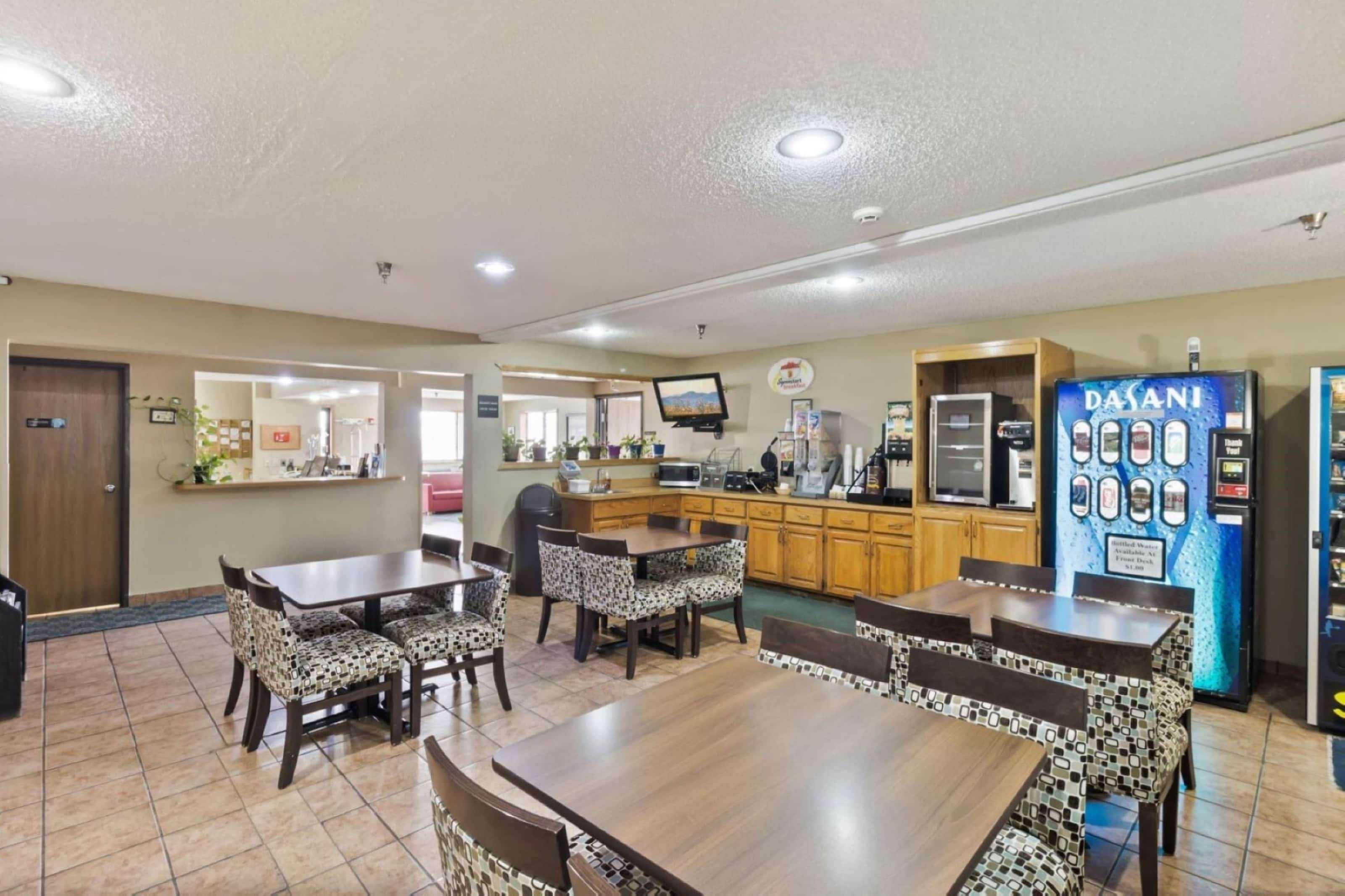 Super 8 By Wyndham Ankeny/Des Moines Area Hotel Bagian luar foto