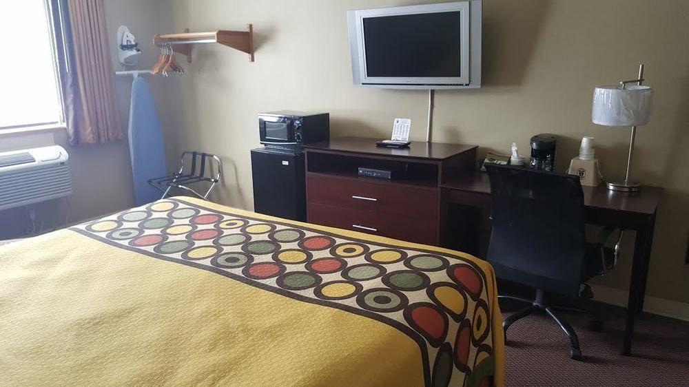 Super 8 By Wyndham Ankeny/Des Moines Area Hotel Bagian luar foto