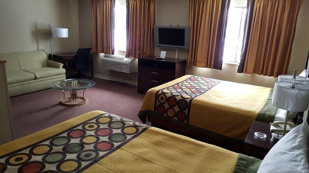 Super 8 By Wyndham Ankeny/Des Moines Area Hotel Bagian luar foto