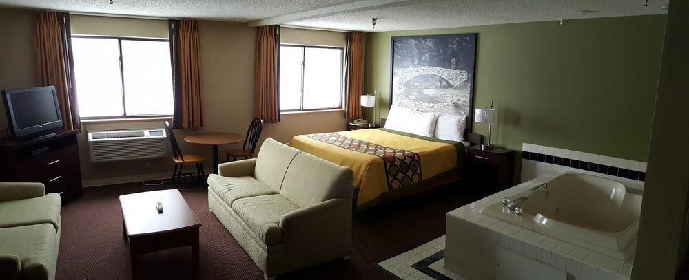 Super 8 By Wyndham Ankeny/Des Moines Area Hotel Bagian luar foto