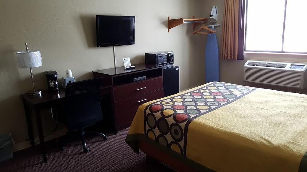 Super 8 By Wyndham Ankeny/Des Moines Area Hotel Bagian luar foto