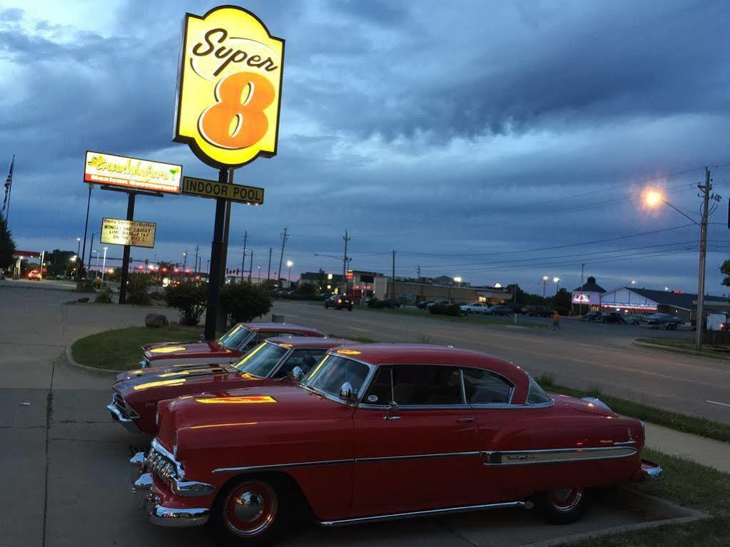 Super 8 By Wyndham Ankeny/Des Moines Area Hotel Bagian luar foto